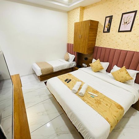 אחמדאבאד Hotel Avenue Sky מראה חיצוני תמונה