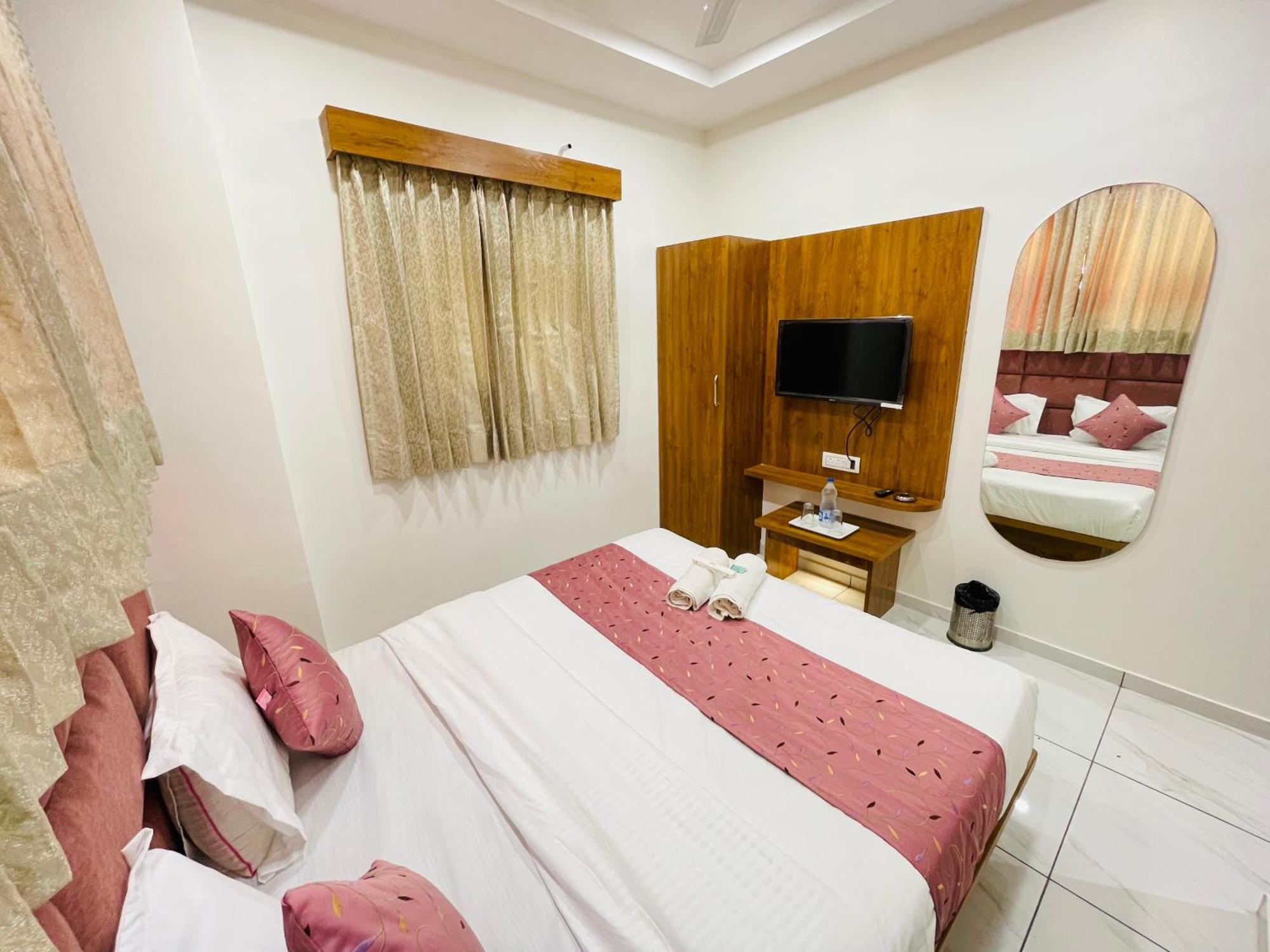 אחמדאבאד Hotel Avenue Sky מראה חיצוני תמונה